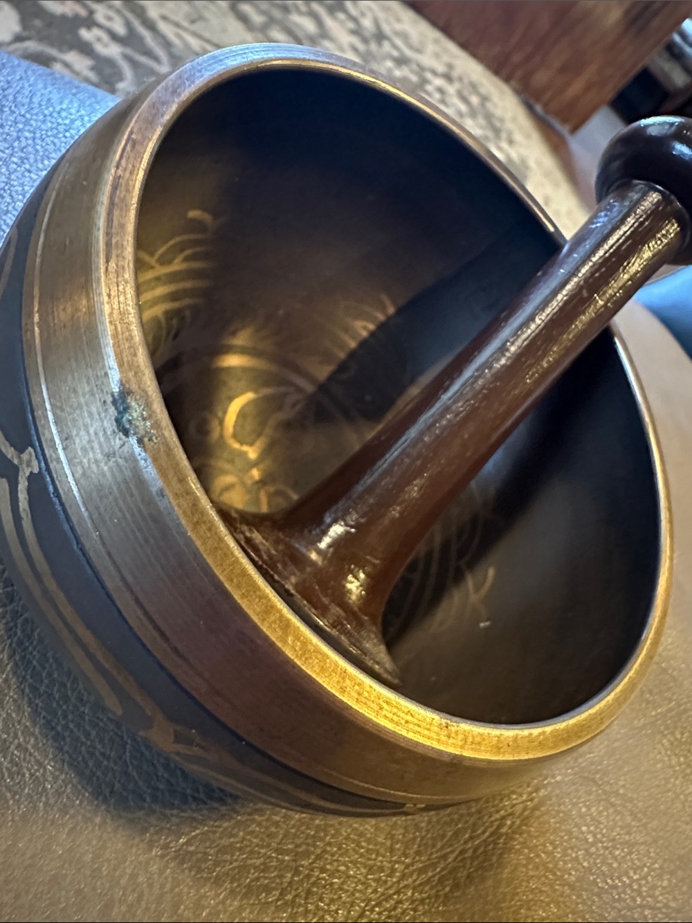 Tibetan singing bowl for meditation/yoga - Picture 2 of 7